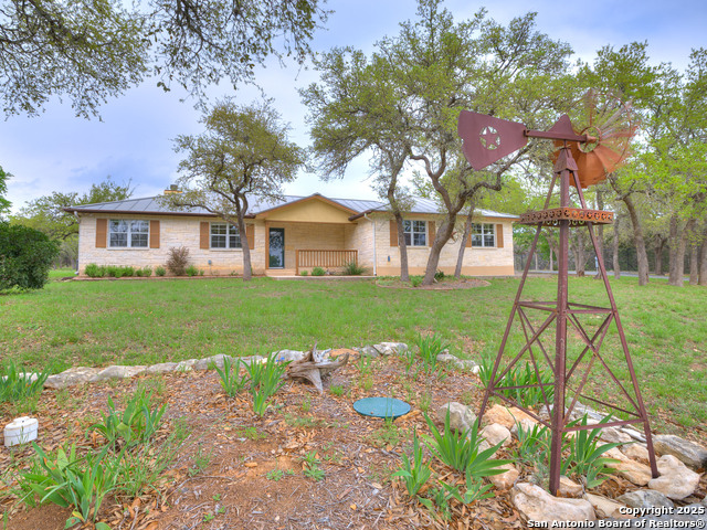 860 Brookside Dr Property Photo