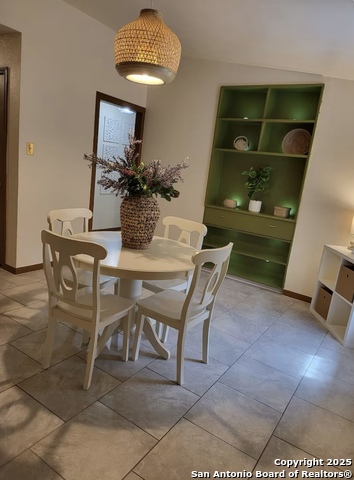 587 Overhill Property Photo 4