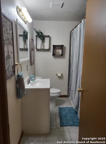587 Overhill Property Photo 8