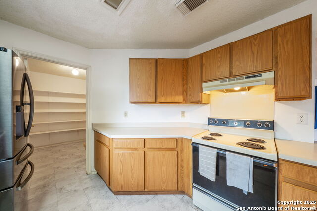 9911 Alexa Place Property Photo 11