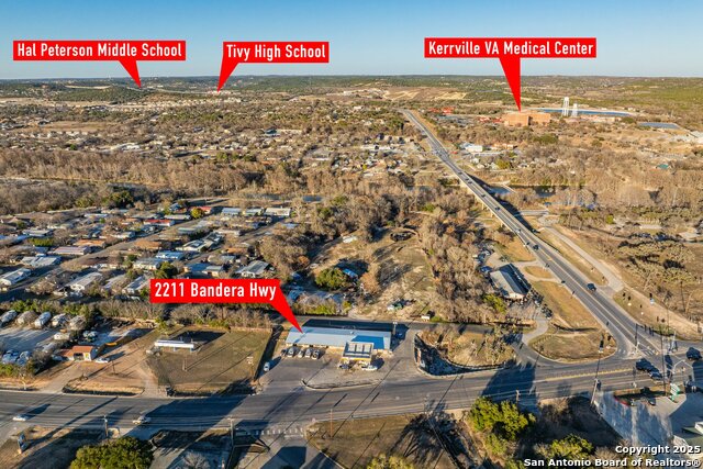 2211-2 Bandera Hwy Property Photo 2