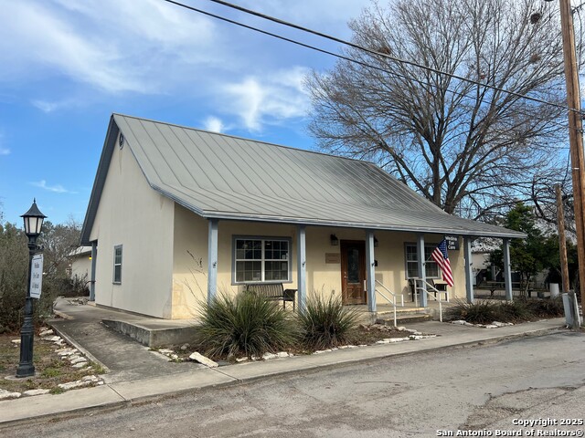 405 Paris Property Photo