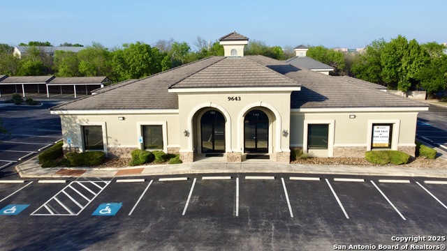 9643 Huebner Property Photo 1