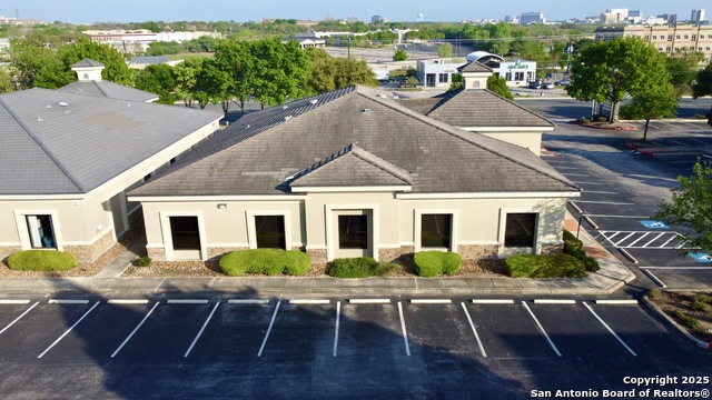 9643 Huebner Property Photo 3