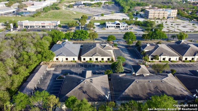 9643 Huebner Property Photo 10