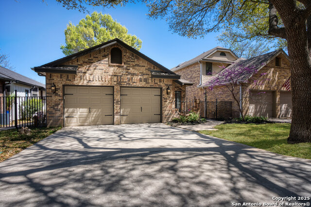 1328 Patio Dr Property Photo 2