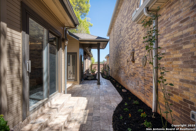 1328 Patio Dr Property Photo 3