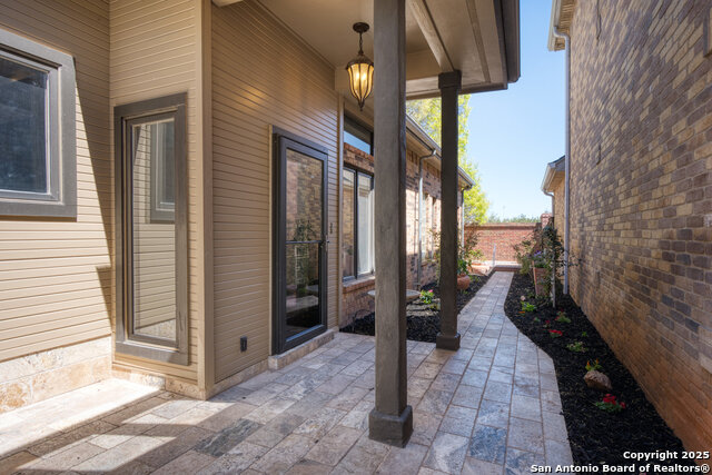 1328 Patio Dr Property Photo 4