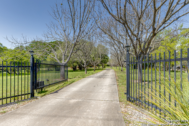 8651 Bindseil Ln Property Photo 2