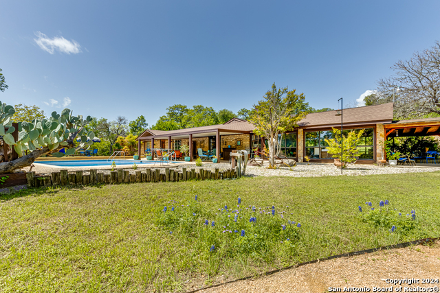 8651 Bindseil Ln Property Photo 3