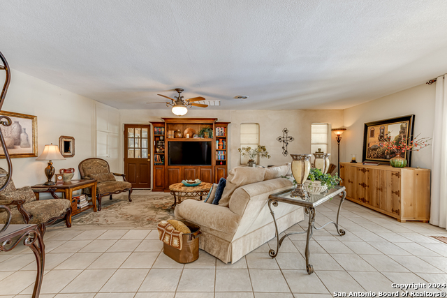 8651 Bindseil Ln Property Photo 10