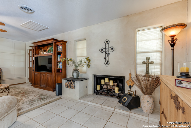 8651 Bindseil Ln Property Photo 12