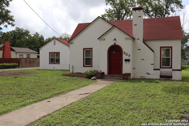 227 Mueller St Property Photo 1