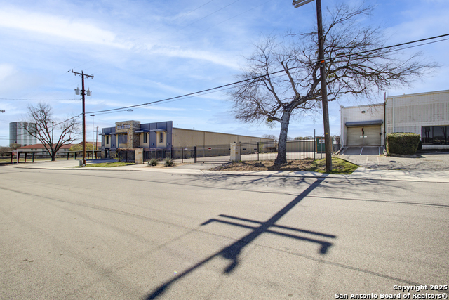 506 Portland Property Photo 3