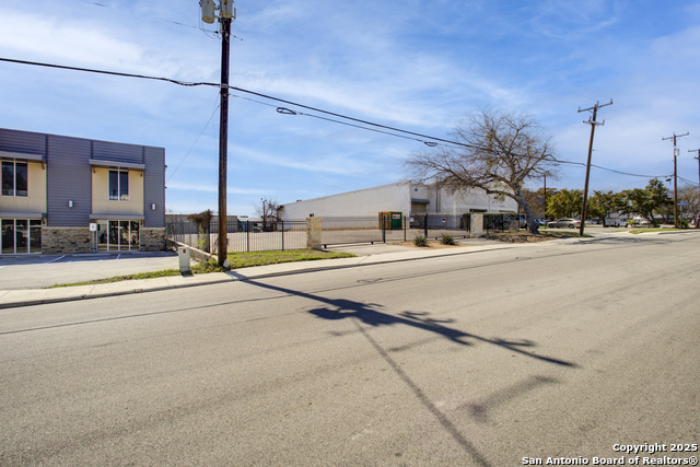 506 Portland Property Photo 4