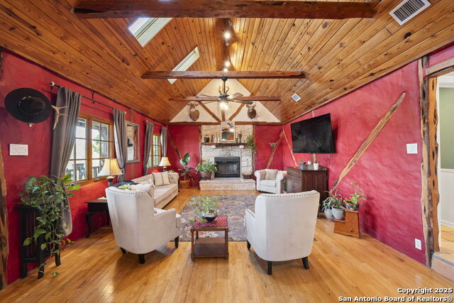 110 W Apacheria Pass Property Photo 1