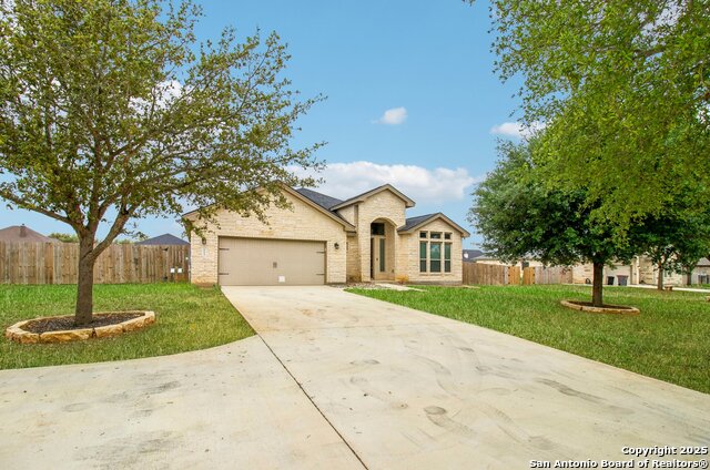 112 W Short Meadow Property Photo