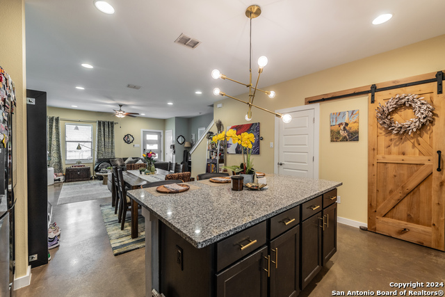 619 Burleson St Property Photo 5