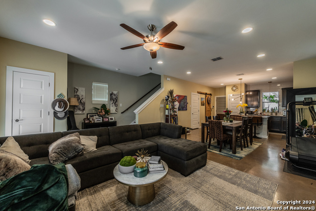 619 Burleson St Property Photo 7