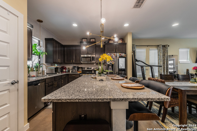 619 Burleson St Property Photo 9