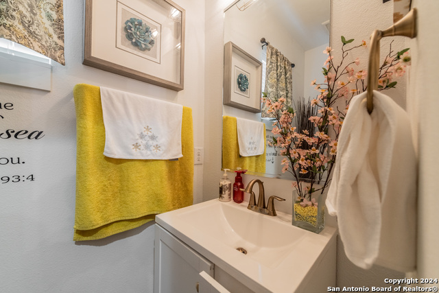 619 Burleson St Property Photo 10