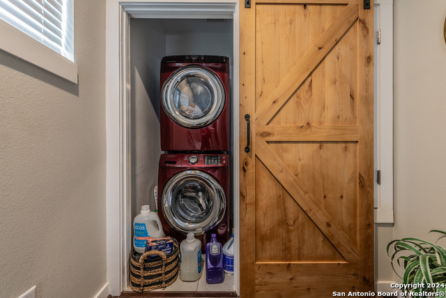 619 Burleson St Property Photo 11