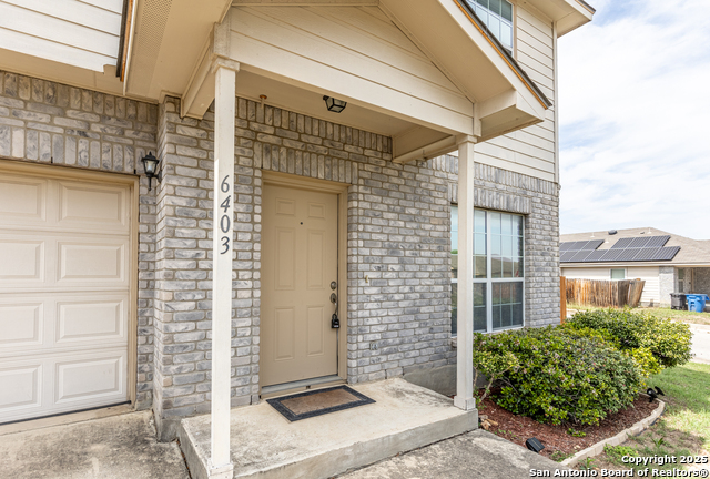 6403 Heathers Run Property Photo 4