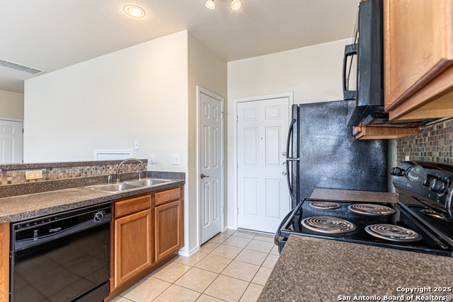 6403 Heathers Run Property Photo 12