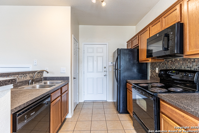 6403 Heathers Run Property Photo 13