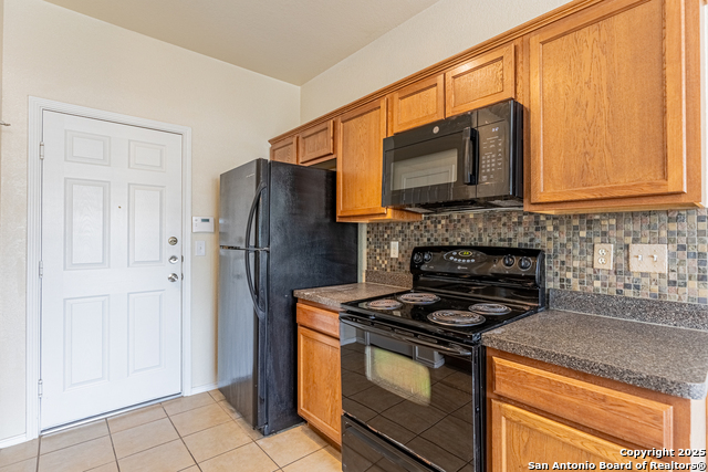 6403 Heathers Run Property Photo 15