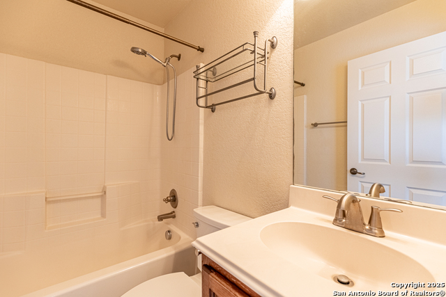 6403 Heathers Run Property Photo 18