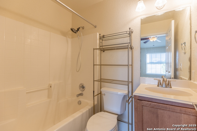 6403 Heathers Run Property Photo 23