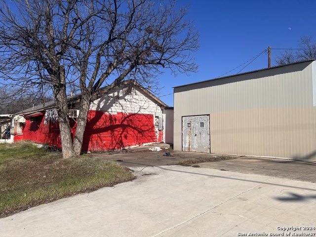 402 Bynum Ave Property Photo 2