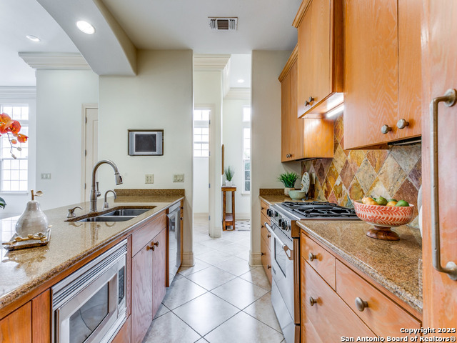 7897 Broadway Property Photo 10