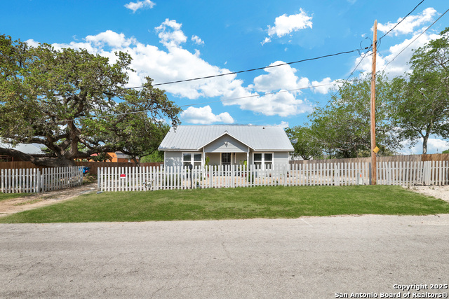 507 Hayden Property Photo 1