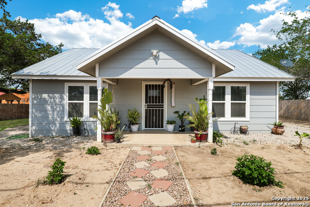 507 Hayden Property Photo 4