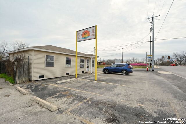 100 Schertz Pkwy Property Photo 2