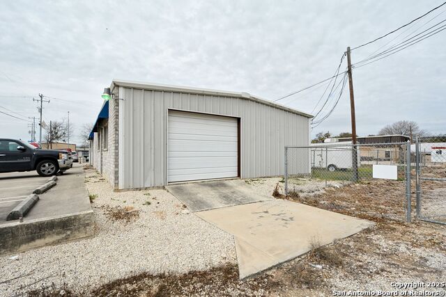 100 Schertz Pkwy Property Photo 8