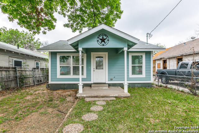 3223 W Travis St Property Photo