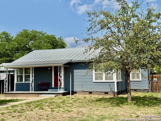 710 W Hondo Property Photo 5