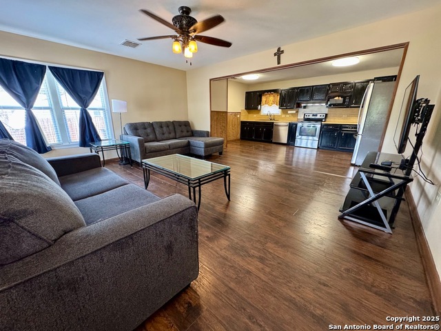 710 W Hondo Property Photo 7