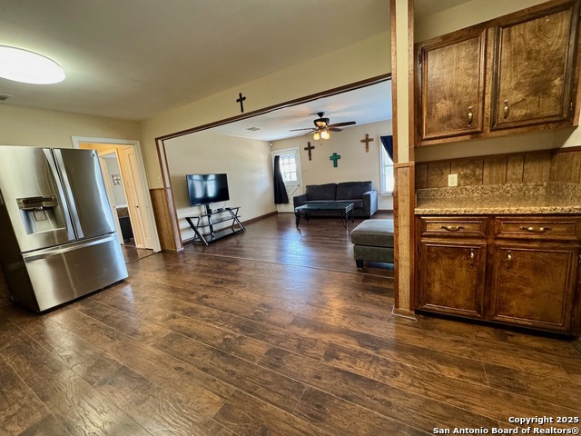 710 W Hondo Property Photo 12