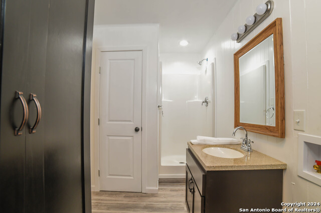 215 Greenlawn Ave Property Photo 9