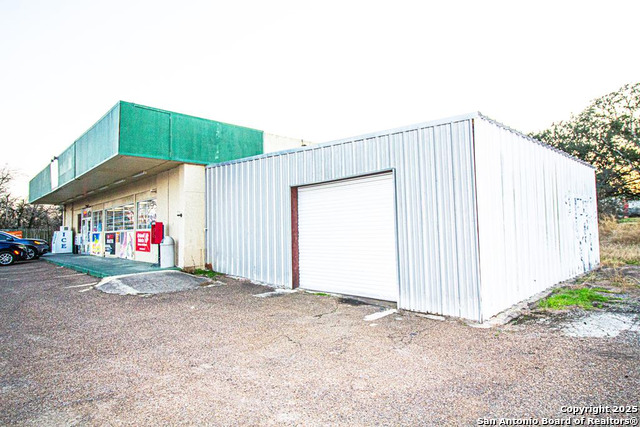 1107 N Archer Property Photo 1