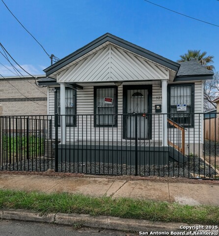 325 S Hackberry Property Photo