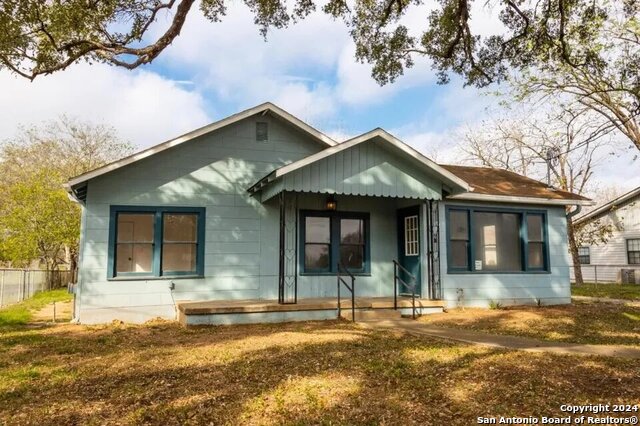719 Kelly St Property Photo