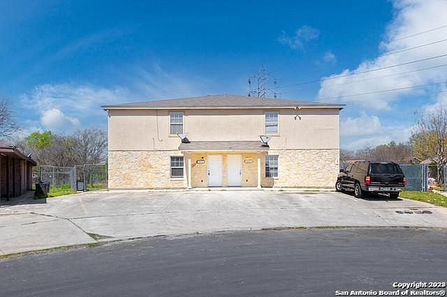 7645 Windsor Oaks Property Photo 1