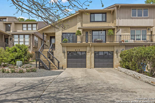 636 Oakland Hills Property Photo
