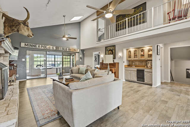 636 Oakland Hills Property Photo 2