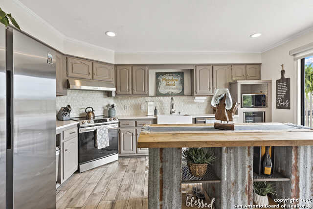 636 Oakland Hills Property Photo 6